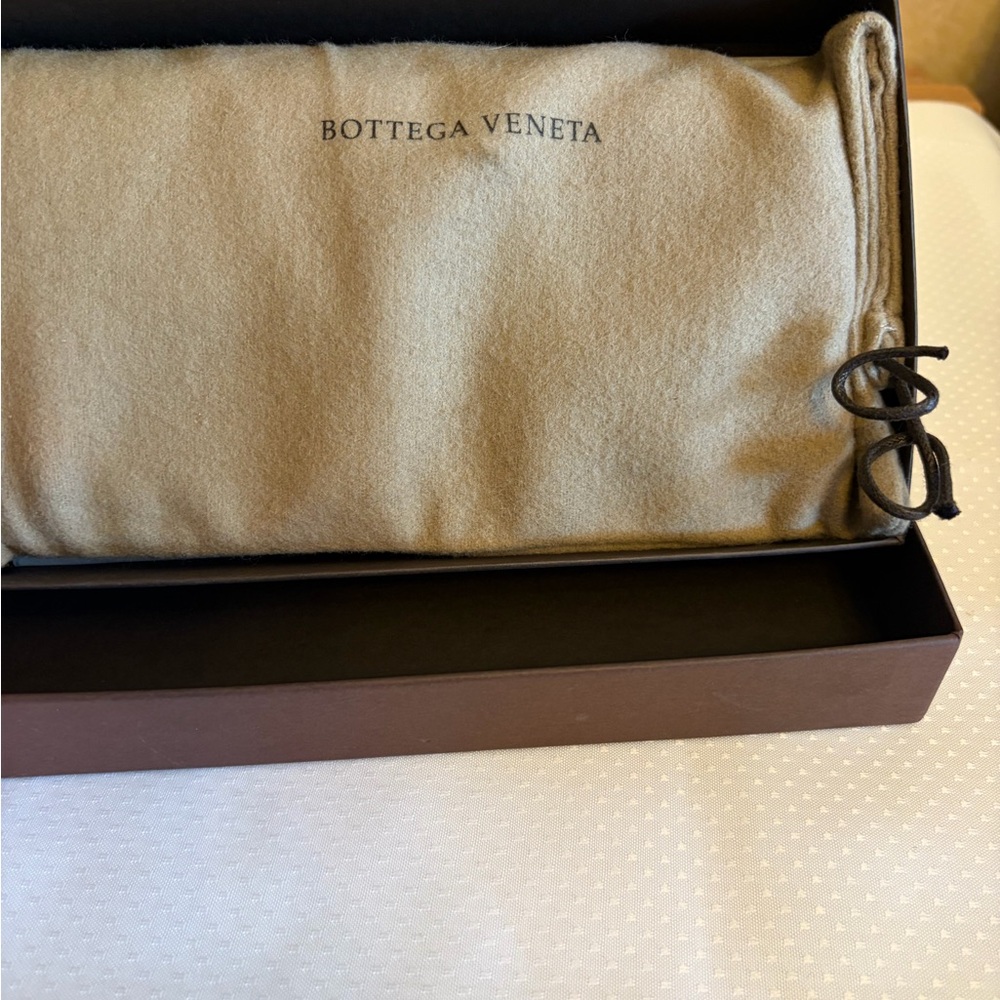 Bottega Veneta Textured Purple wallet - Picture 9 of 12